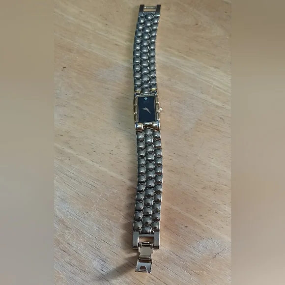 Seiko Ladies Black dial, 2 hand movement gold case and bracelet w/diamond at 12 - Picture 8 of 10